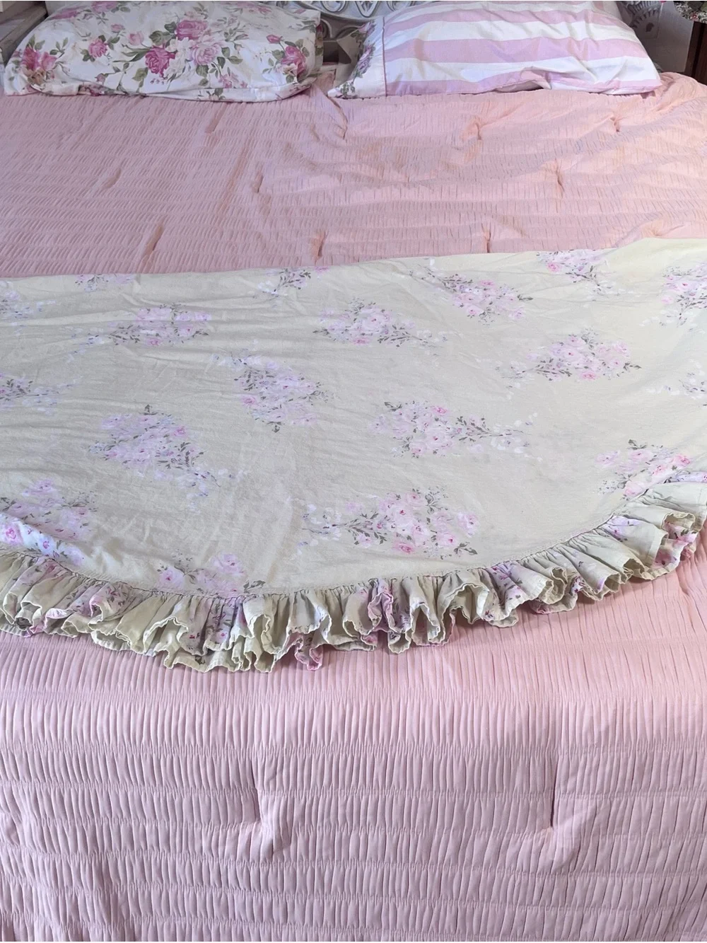 Shabby Chic Ruffled Tablecloth - Picture 9 of 12